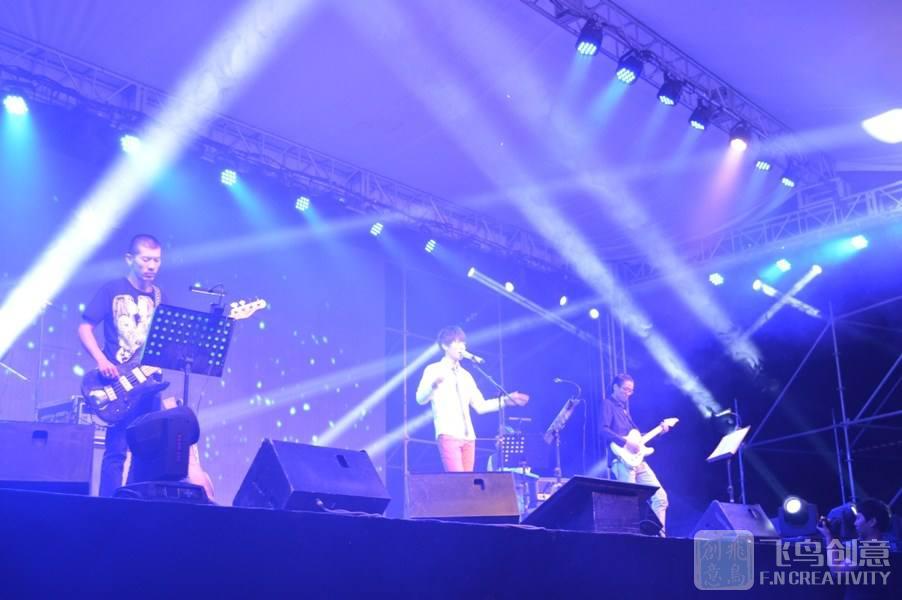 活動舞臺搭建時的音響設(shè)備擺放方式有幾種？