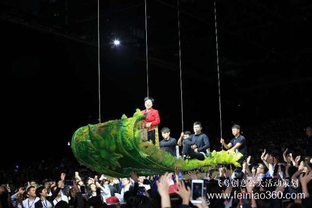 把年會放橫店，舉辦“維密秀”，醫(yī)藥圈都是這樣開年會的。